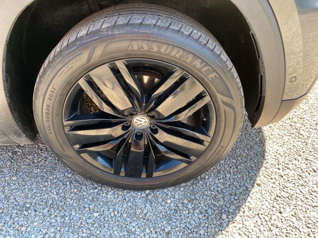 2018 Volkswagen Atlas SEL Premium photo 3