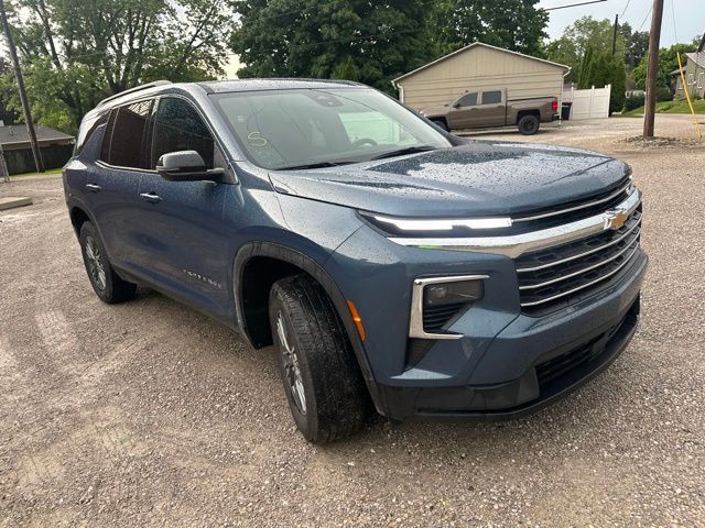 2025 Chevrolet Traverse photo 3
