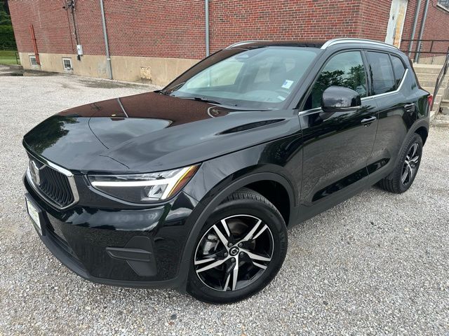 2025 Volvo XC40 B5 Core