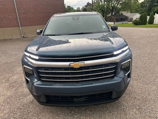 2025 Chevrolet Traverse photo 2