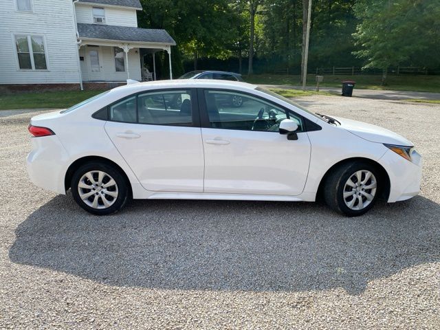 2023 Toyota Corolla LE photo 3