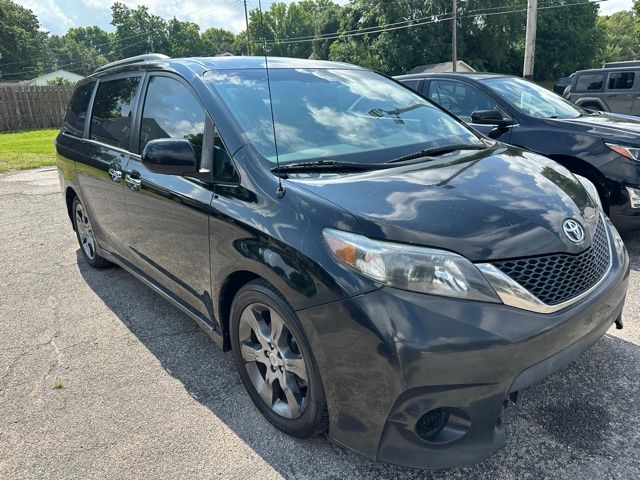 2014 Toyota Sienna SE photo 3