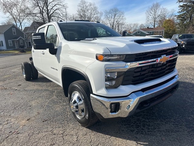 2025 Chevrolet Silverado 3500HD LT photo 3