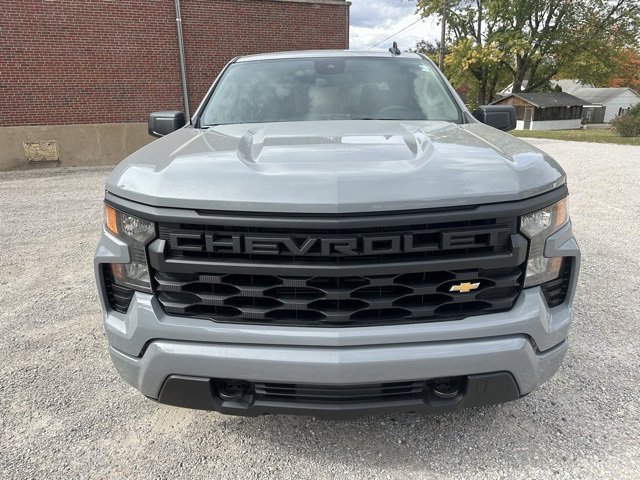 2025 Chevrolet Silverado 1500 Custom photo 2