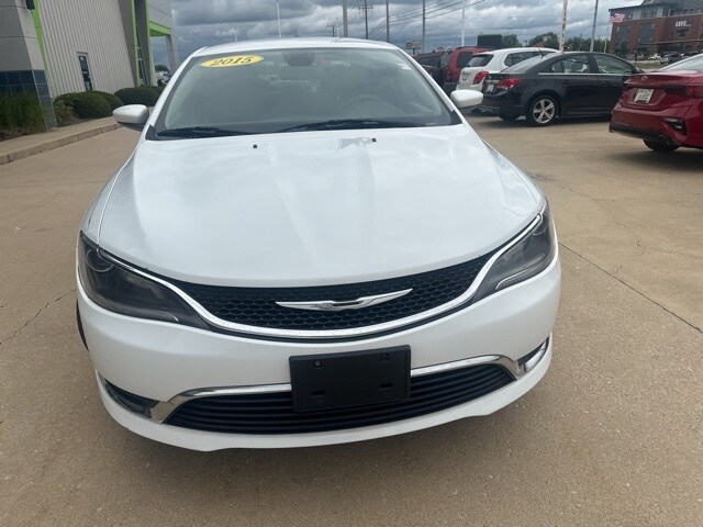 2015 Chrysler 200 Limited photo 2