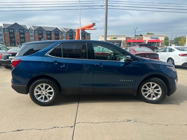 2019 Chevrolet Equinox LT photo 2