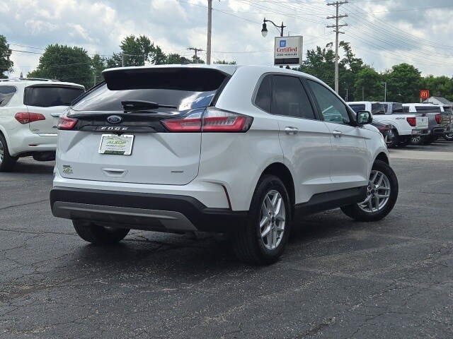 2022 Ford Edge SEL photo 2
