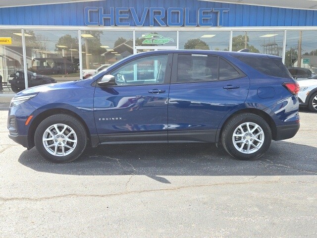 2023 Chevrolet Equinox LS photo 2