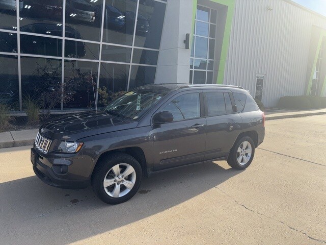2016 Jeep Compass Sport photo 2
