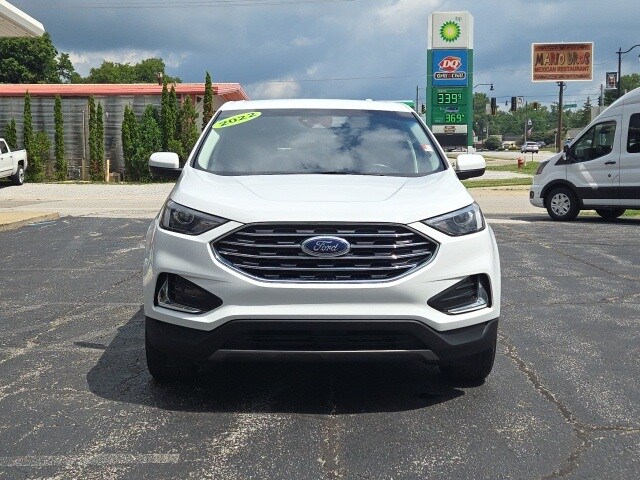 2022 Ford Edge SEL photo 3