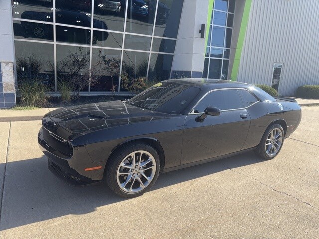 2023 Dodge Challenger SXT photo 2
