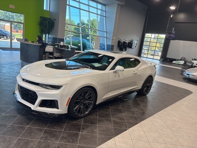 2024 Chevrolet Camaro ZL1 photo 2