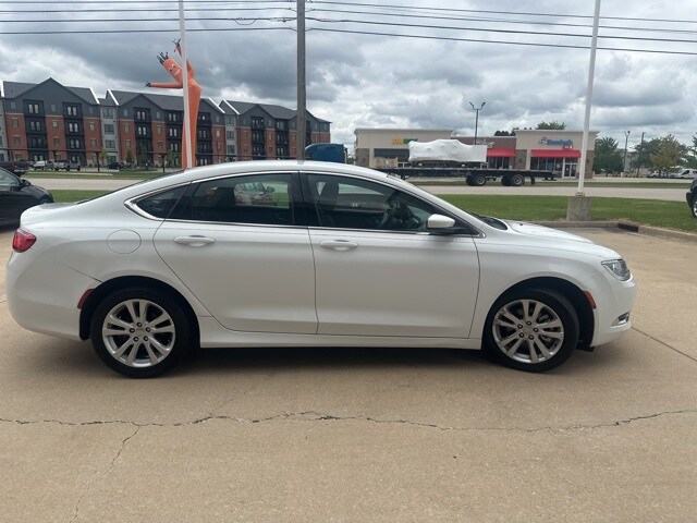2015 Chrysler 200 Limited photo 4