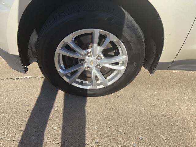 2016 Chevrolet Equinox LT photo 3