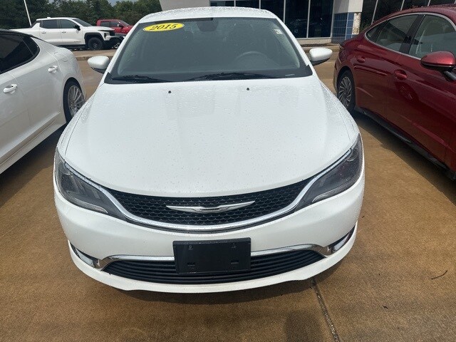 2015 Chrysler 200 Limited photo 2