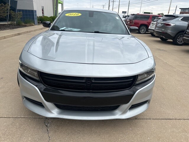 2019 Dodge Charger SXT photo 2