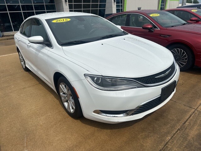 2015 Chrysler 200 Limited photo 3