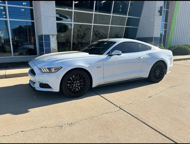 2017 Ford Mustang GT Premium photo 2