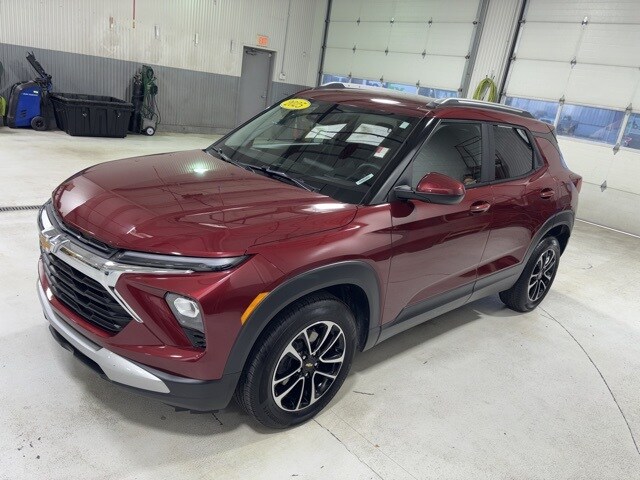 2025 Chevrolet Trailblazer LT photo 2