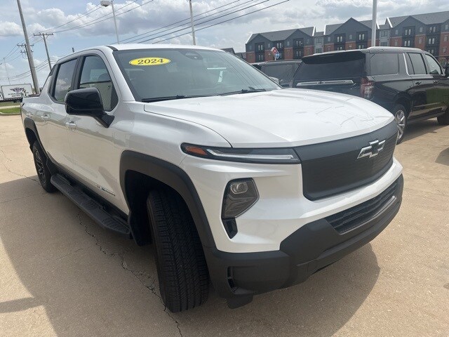 2024 Chevrolet Silverado EV Work Truck photo 3