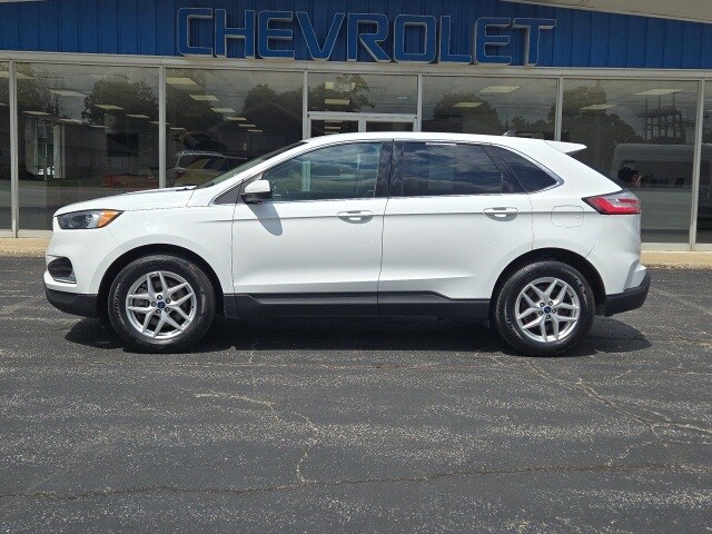 2022 Ford Edge SEL photo 2