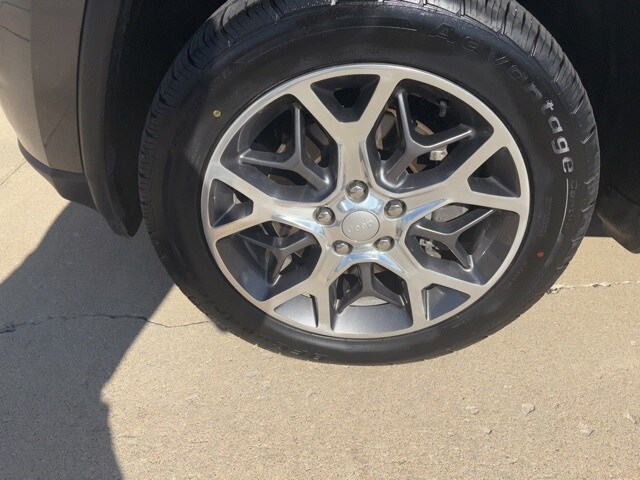 2021 Jeep Grand Cherokee Limited photo 2