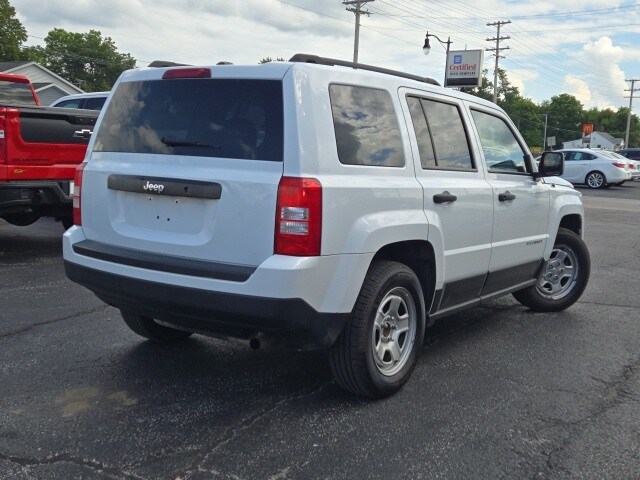 2016 Jeep Patriot Sport photo 2