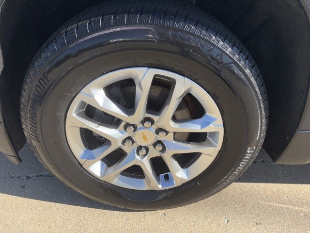 2020 Chevrolet Traverse LS photo 2