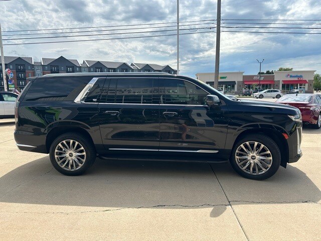 2022 Cadillac Escalade ESV Premium photo 2