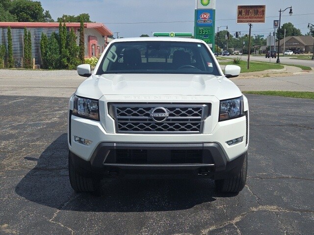 2024 Nissan Frontier SV photo 3