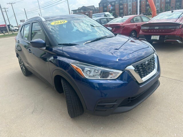 2019 Nissan Kicks SV photo 2