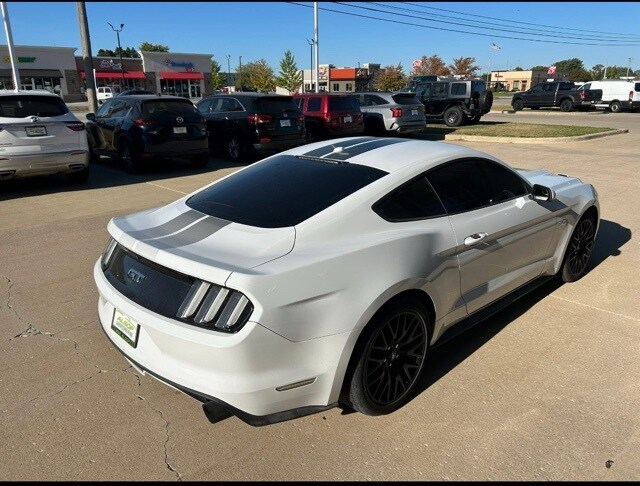 2017 Ford Mustang GT Premium photo 3