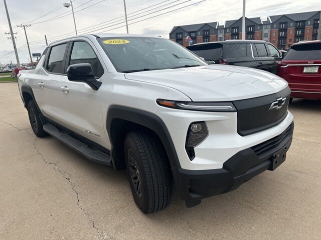 2024 Chevrolet Silverado EV Work Truck photo 3