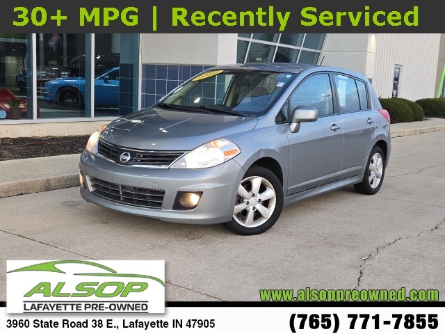 2010 Nissan Versa SL's photo