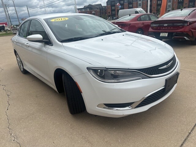 2015 Chrysler 200 Limited photo 3