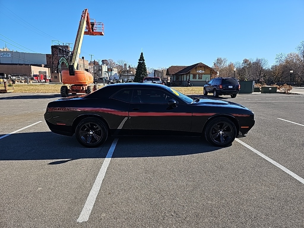 Used 2016 Dodge Challenger SXT Coupe