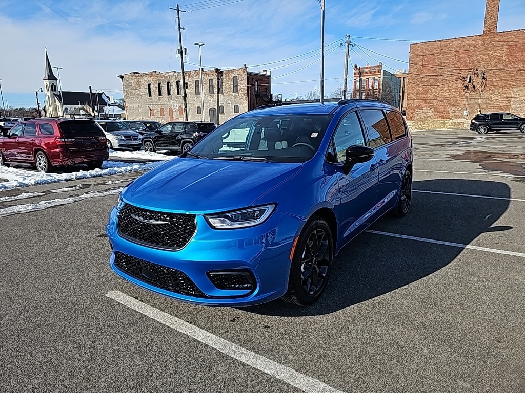 New 2026 Chrysler Pacifica SELECT Passenger Van