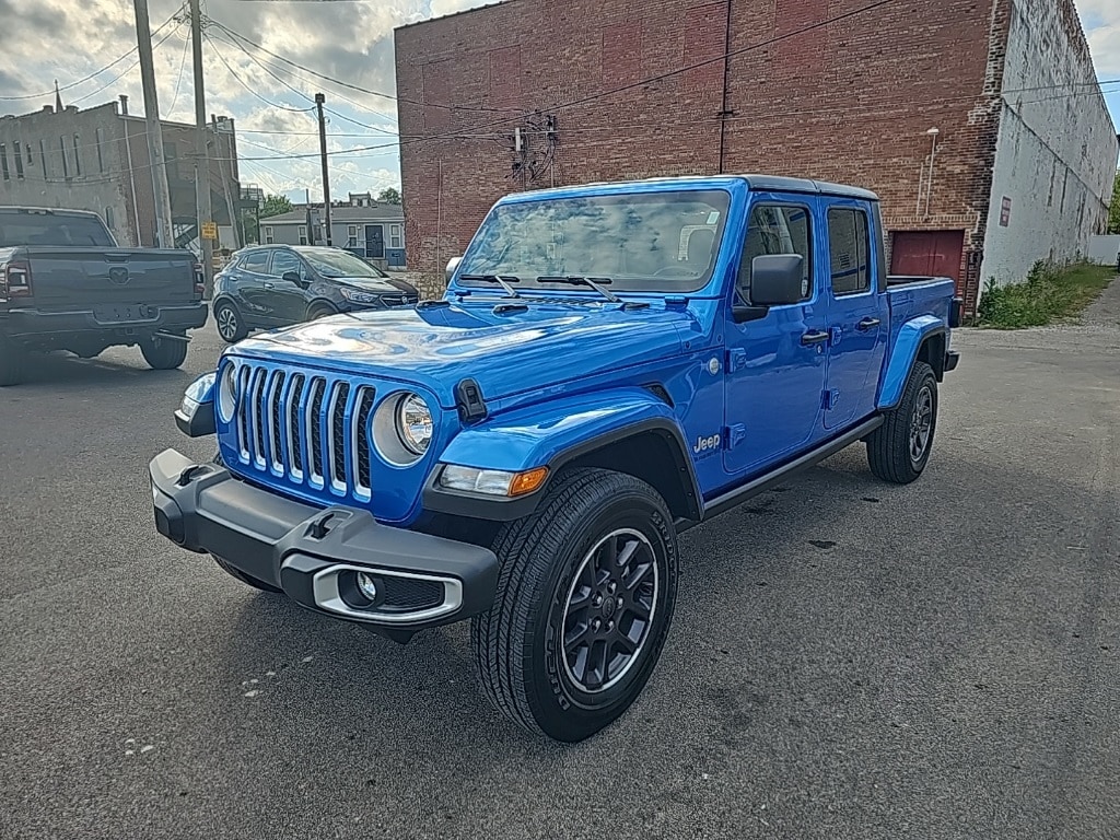 Used 2022 Jeep Gladiator Overland with VIN 1C6HJTFG9NL152796 for sale in Logansport, IN