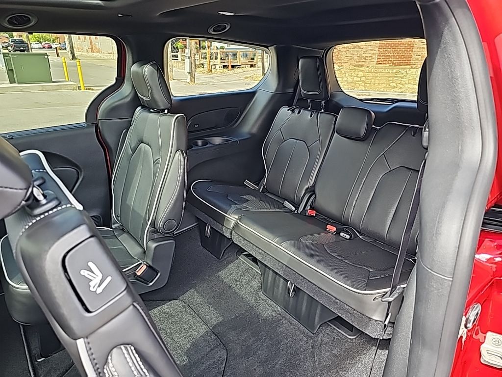 2026 Chrysler Pacifica Limited - Photo 14