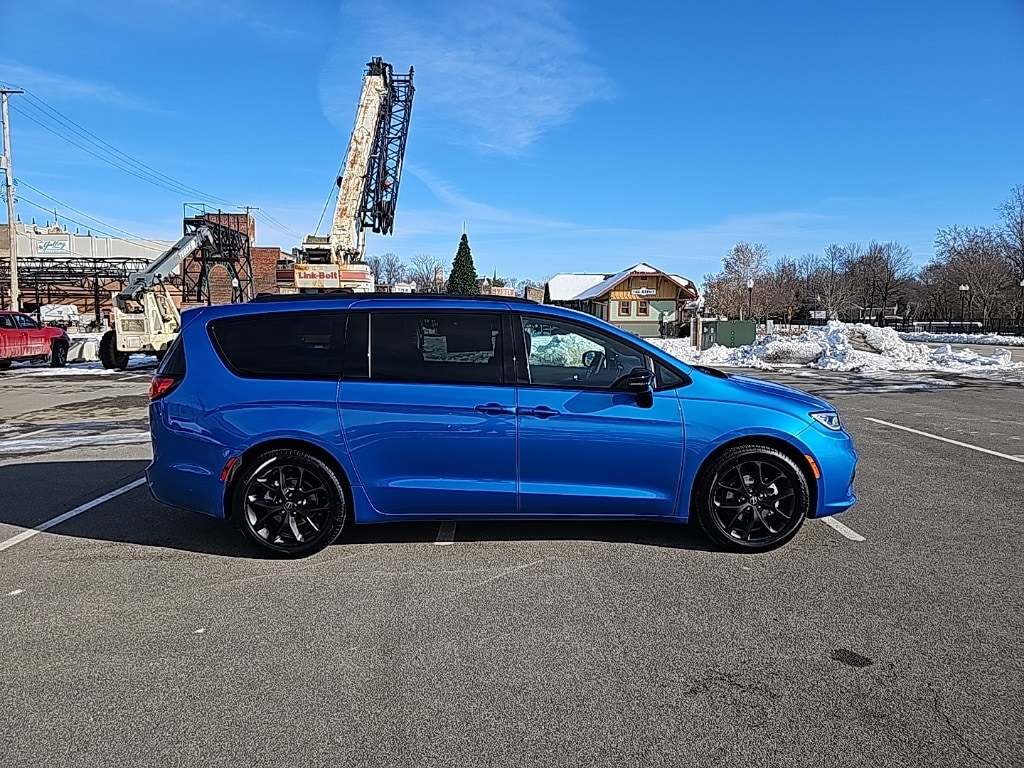 New 2026 Chrysler Pacifica SELECT Passenger Van