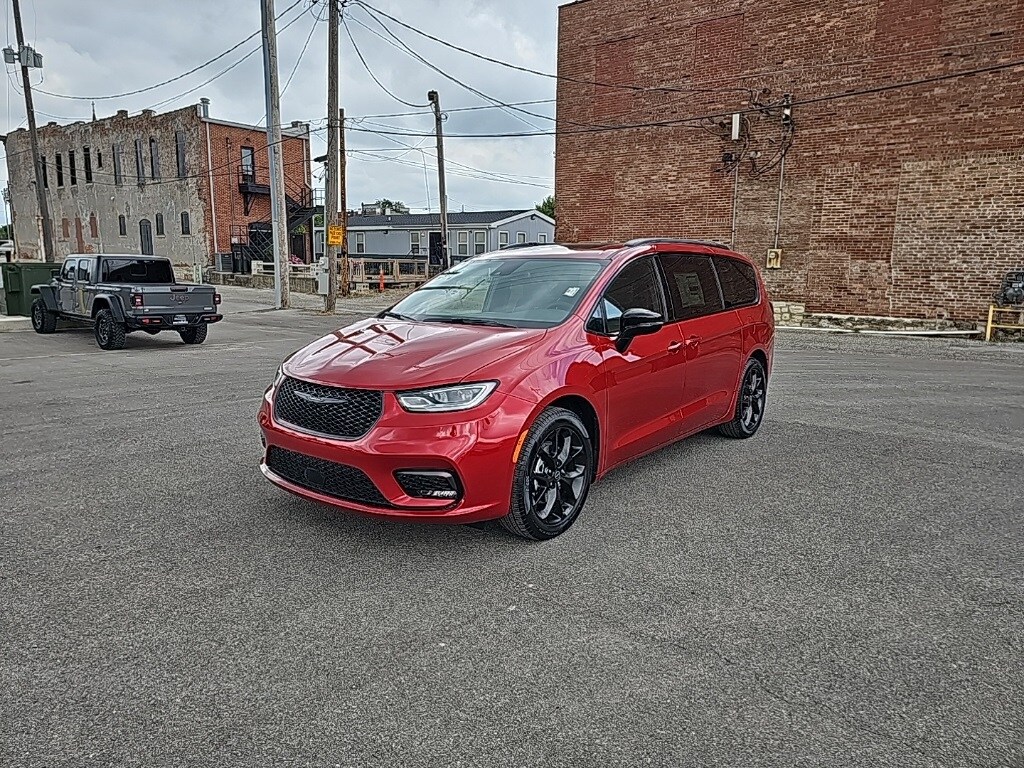 2026 Chrysler Pacifica Limited photo 2