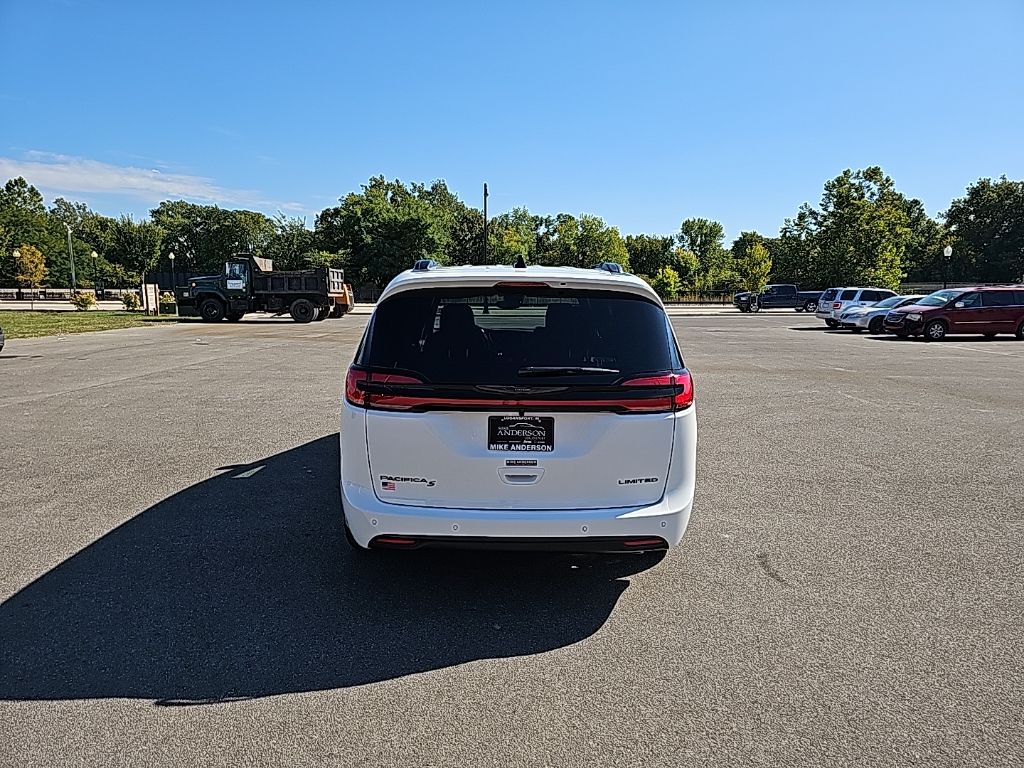 2026 Chrysler Pacifica Limited - Photo 6