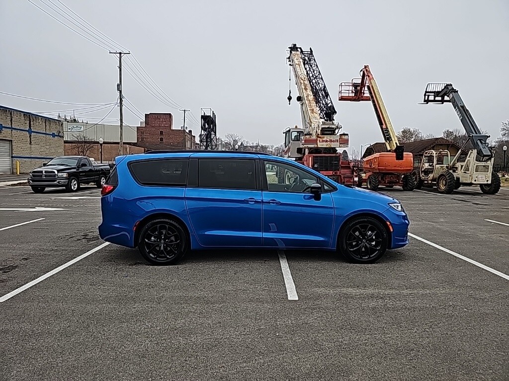 2026 Chrysler Pacifica Limited photo 4