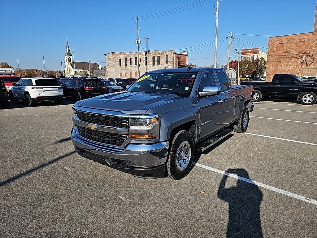 Used 2016 Chevrolet Silverado 1500  with VIN 1GCVKNEH5GZ140269 for sale in Logansport, IN