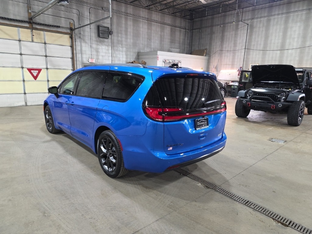 New 2026 Chrysler Pacifica SELECT Passenger Van