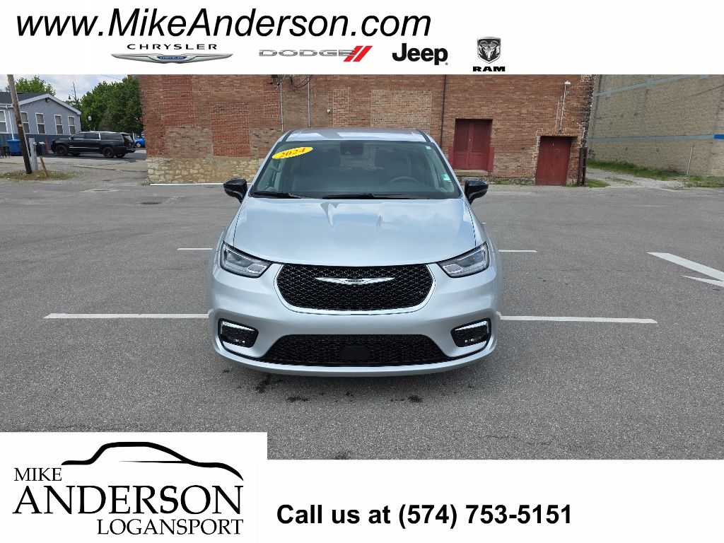 2024 Chrysler Pacifica Touring L's photo