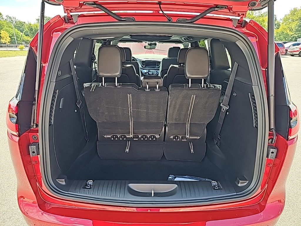 2026 Chrysler Pacifica Limited - Photo 18