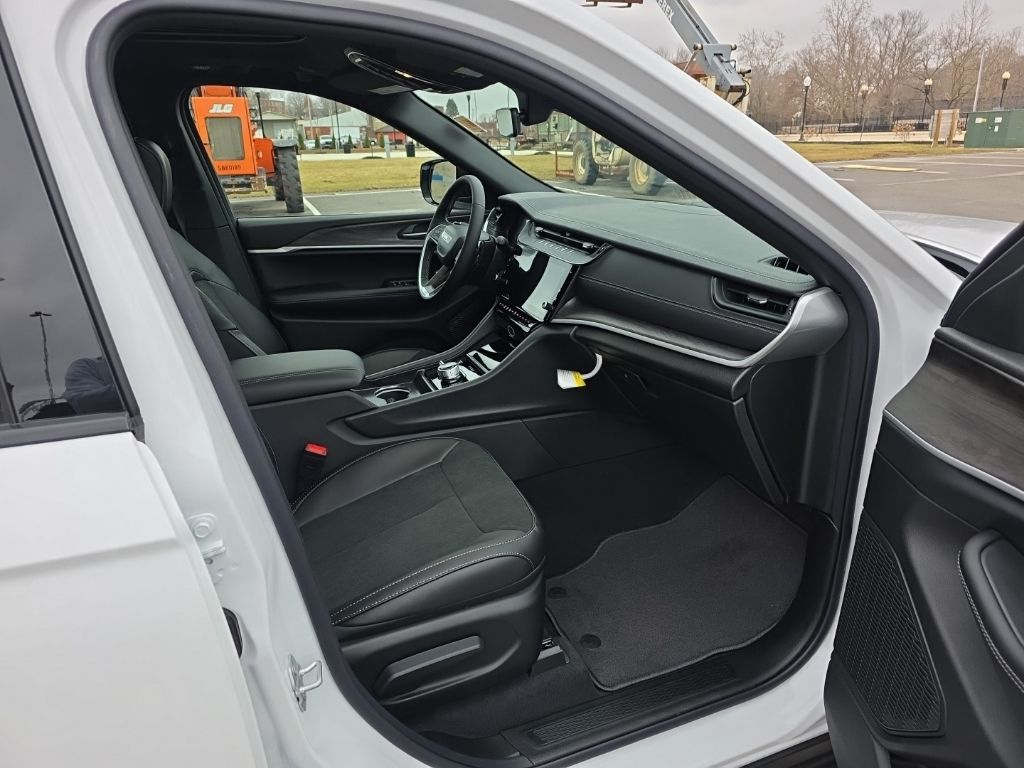 2026 Jeep Grand Cherokee Laredo - Photo 14