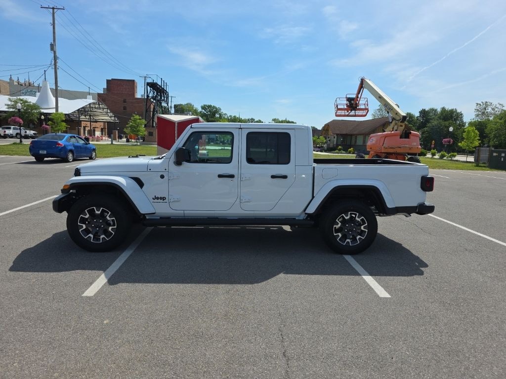 New 2026 Jeep Gladiator SAHARA 4X4 Pickup