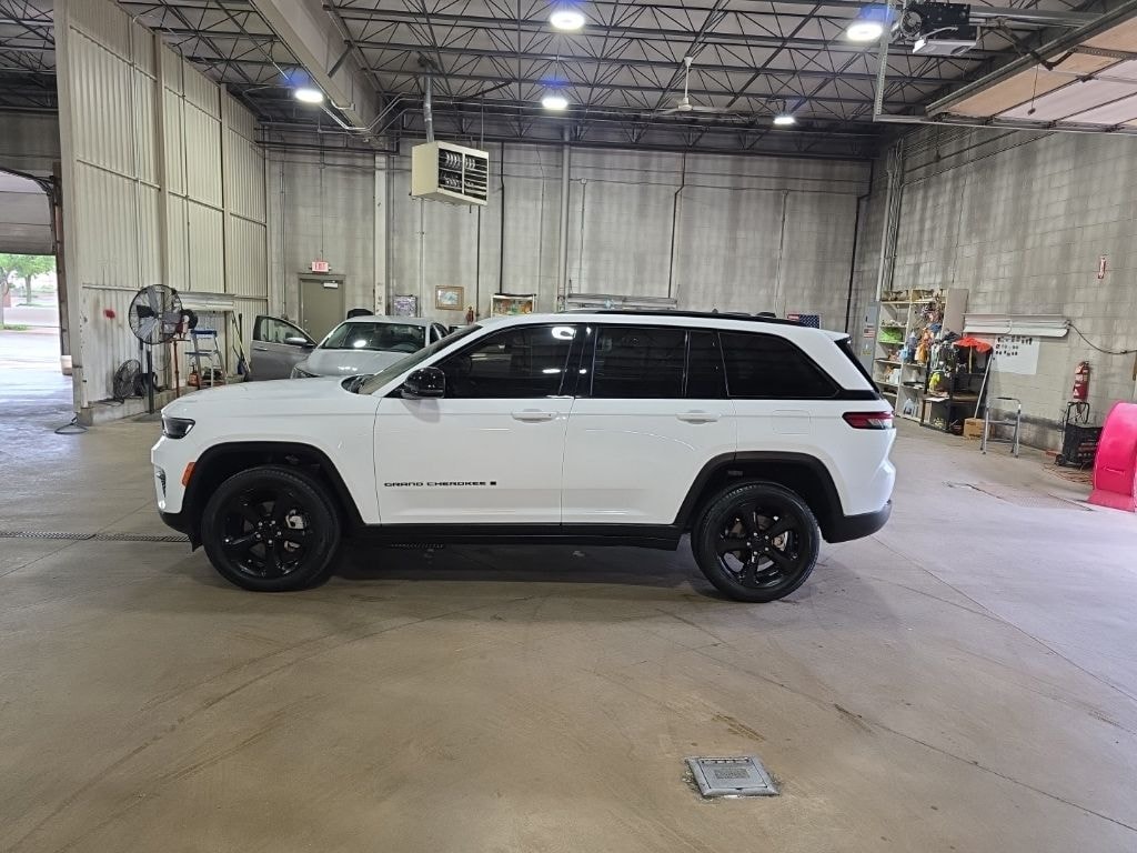 Used 2023 Jeep Grand Cherokee Limited SUV